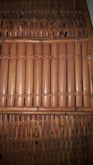 Baú construído  em verga e cana