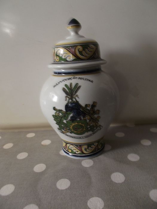 Pote de loiça c/ brasão da extinta Manutenção Militar