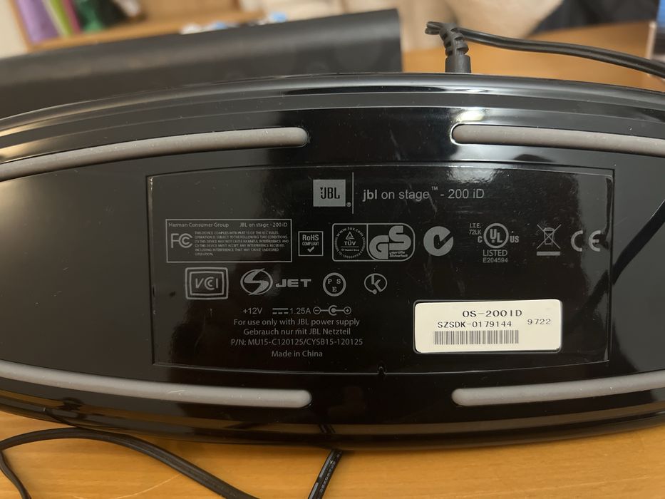 Coluna JBL com ficha