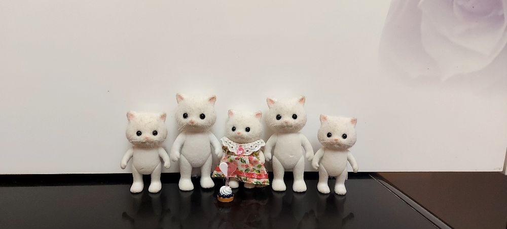 Фигурки Sylvanian Families набор семья котики кролики Сильваниан