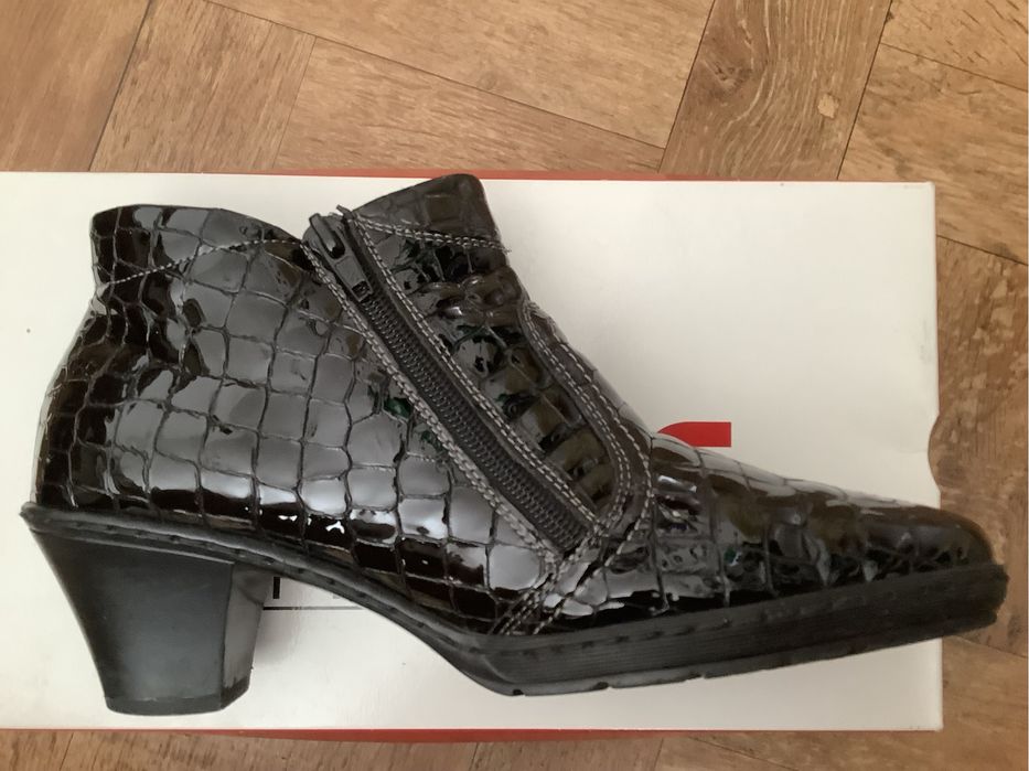 Жіночі шкіряні черевики Rieker на флісі