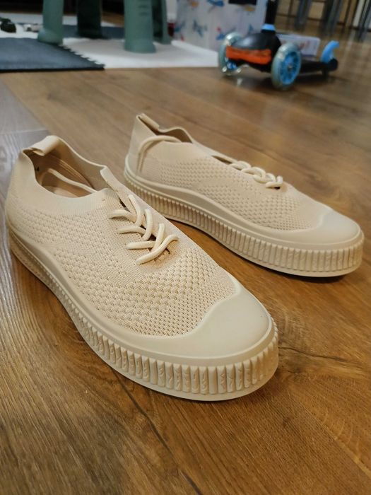 Buty sportowe (nowe) letnie r. 39 Balada