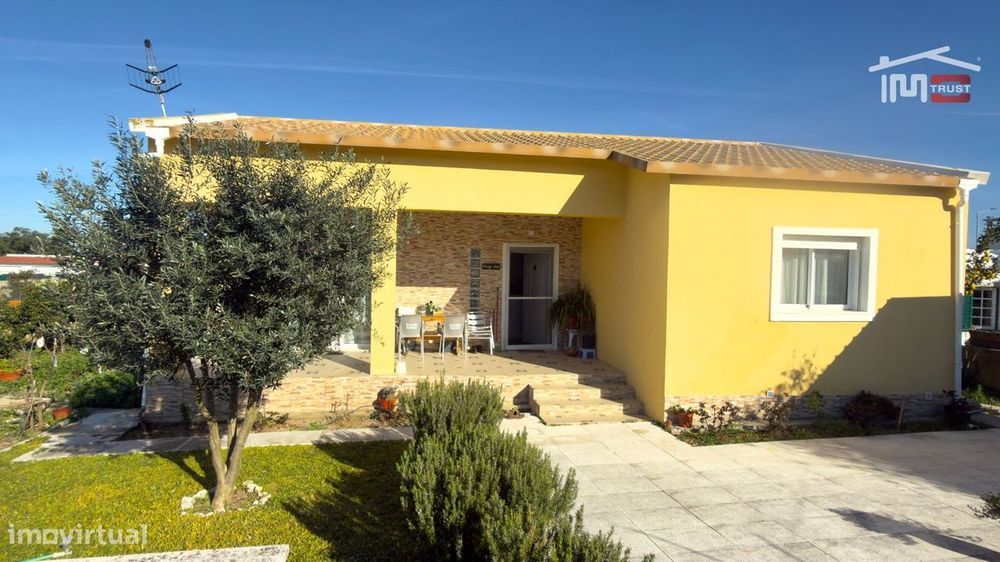 Moradia Isolada T2 Quinta do Anjo - Coz. Equipada, Furo, Anexo, Bar...
