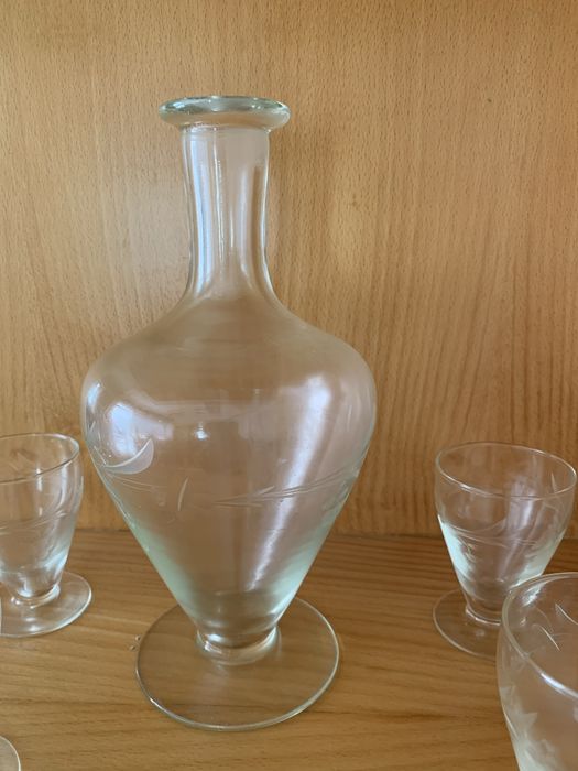 Conjunto de garrafa com tampa de vidro antigo . Com 8 copos