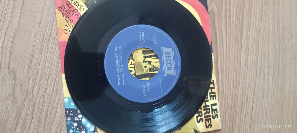 The Les Hunfhries Singers "Sing Sang Song" Single