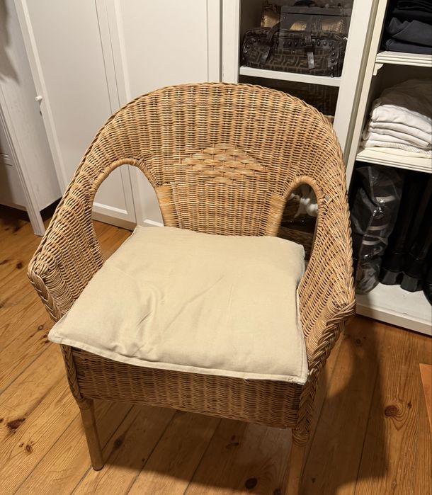 Krzeslo rattanowe wiklinowe fotel wiklinowy IKEA AGEN z poduszką