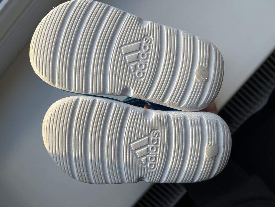 Босоніжки adidas