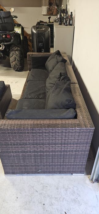 Sofa z pufą z ratanu