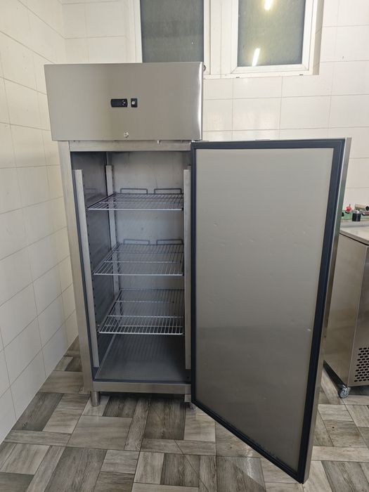 Холодильна шафа 650 л Gastro Hero Німеччина