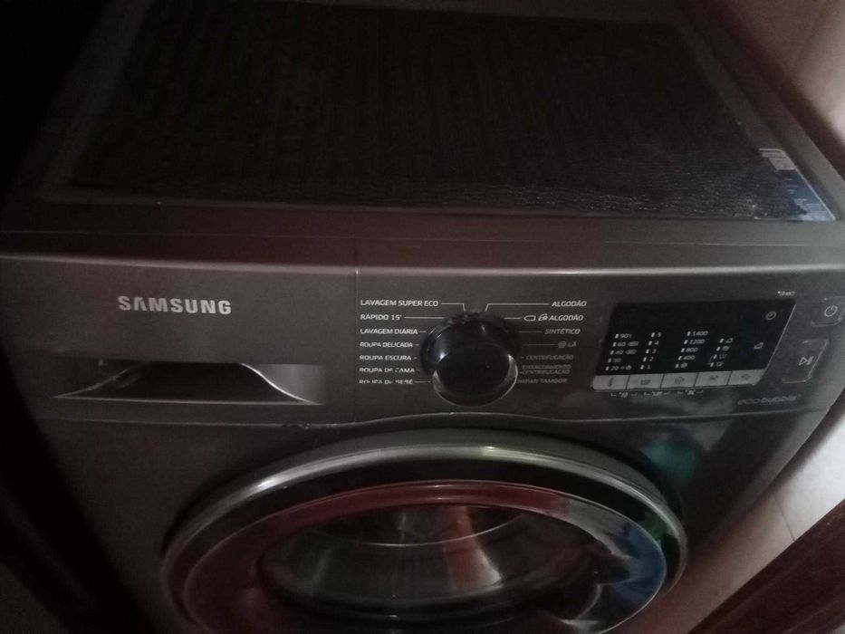 Máquina lavar roupa SAMSUNG. pouco uso, capacidade de 8kg