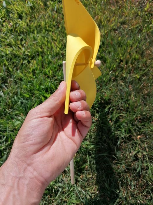 Brincavento amarelo