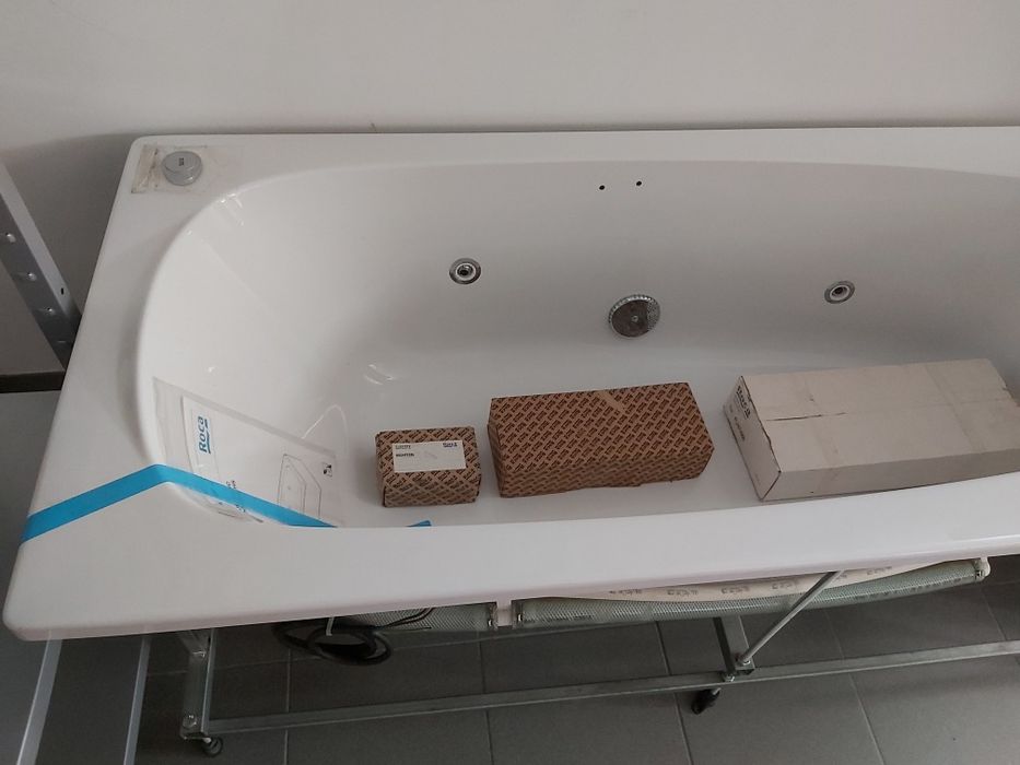 Banheira de hidromassagem nova - Roca