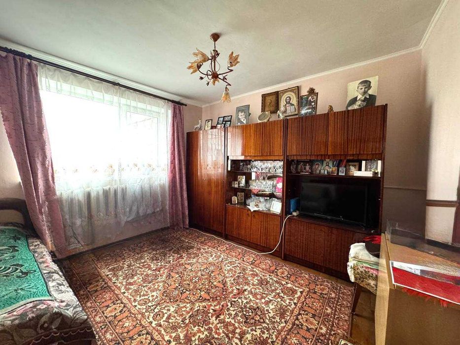 Продаж двох будинків з великою земельною ділянкою у центрі Тлумача