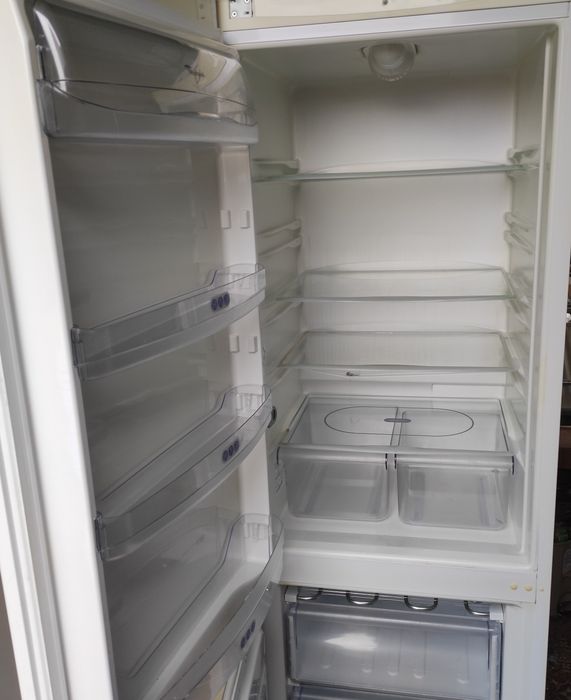 Sprzedam lodówko- zamrażarkę Whirpool