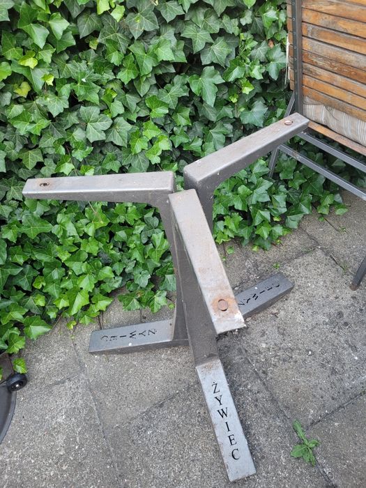 Nogą stołu ogrodowego stalowa