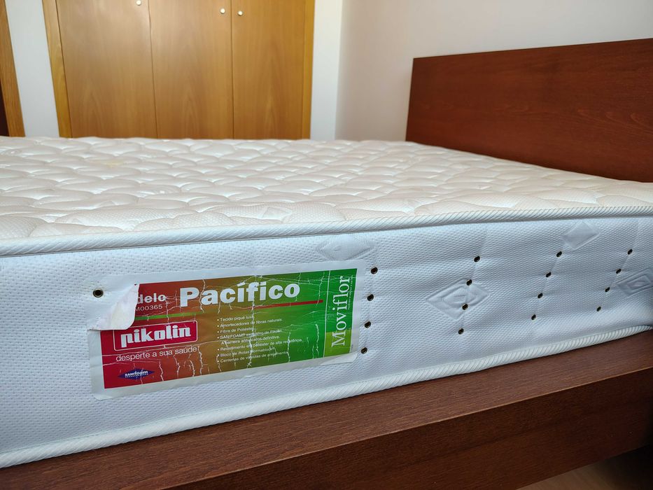 Quarto completo MALM + colchão — sinais de uso, bom preço