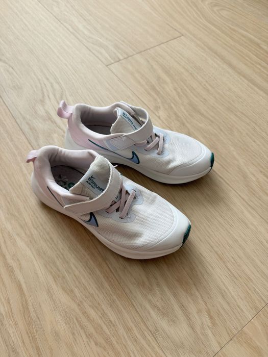 Продам дитячі кросівки Nike