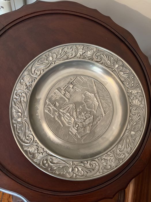 Prato decorativo em estanho
