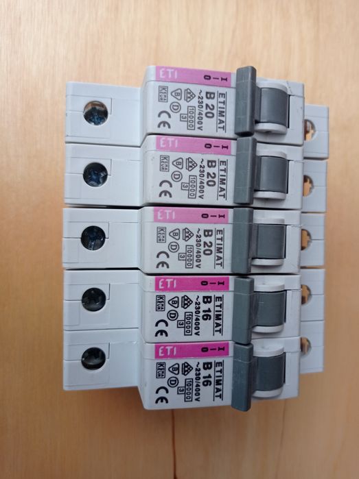 Kontakty, włączniki, wtyczki,kable,bezpieczniki elektryka