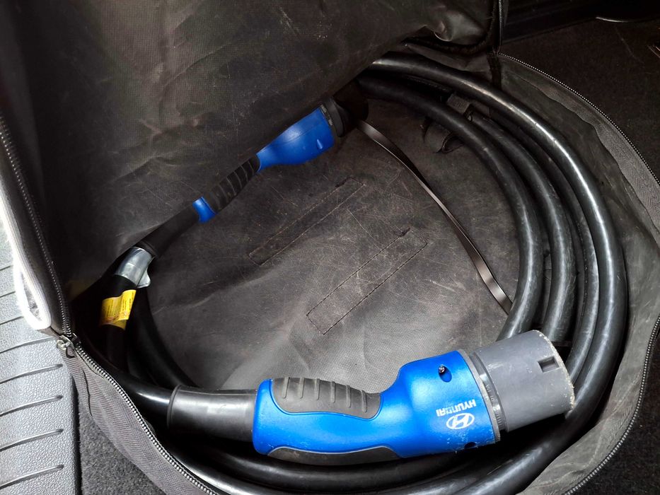 Hyundai Kona Electric. 64 kw.