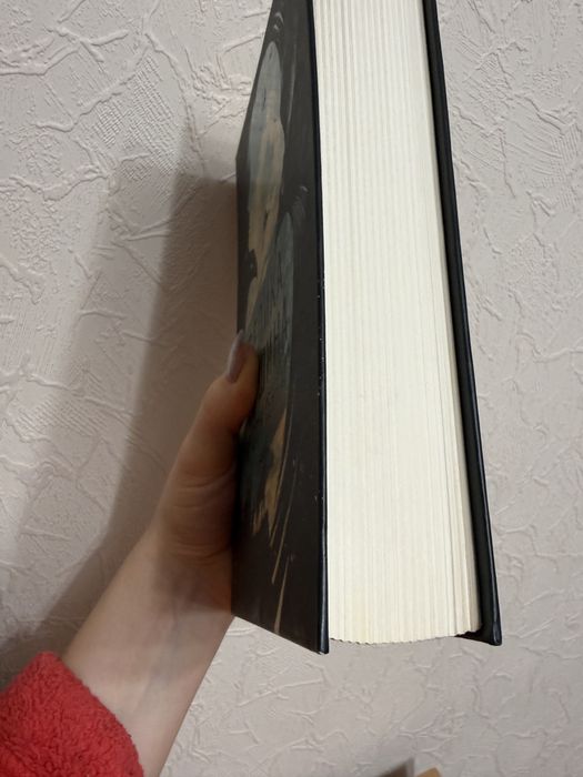 Велика глушина. Крістін Генна