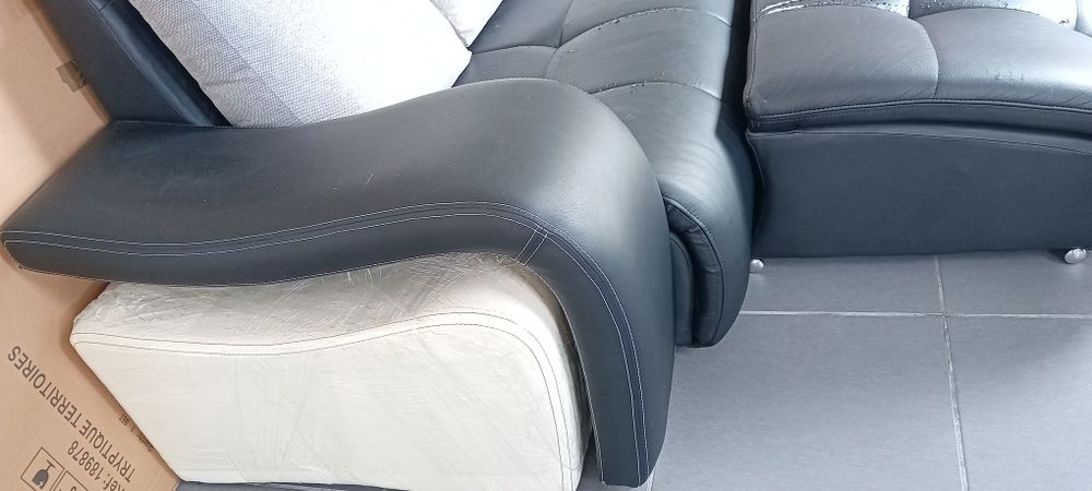 Sofá  5 lugares+ chaise+ puff