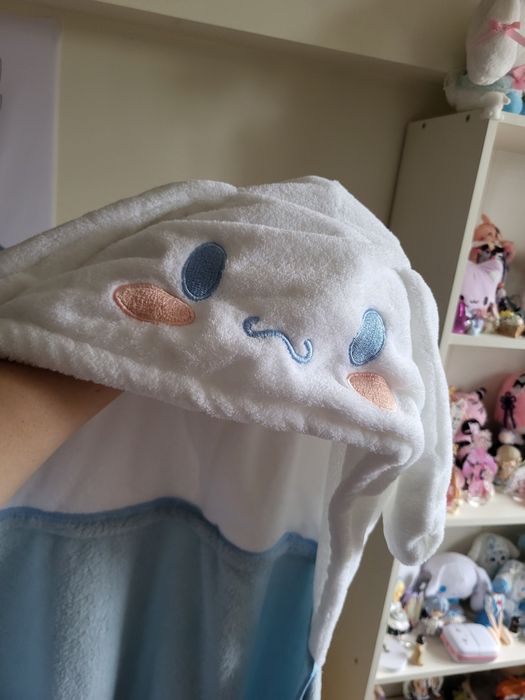 Cinnamoroll Sanrio – pluszowa narzutka / ponczo / kocyk z kapturem i uszami