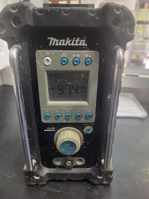 Radio Budowlane MAKITA BMR 100 Czyste basowe brzmienie! ZESTAW Komis