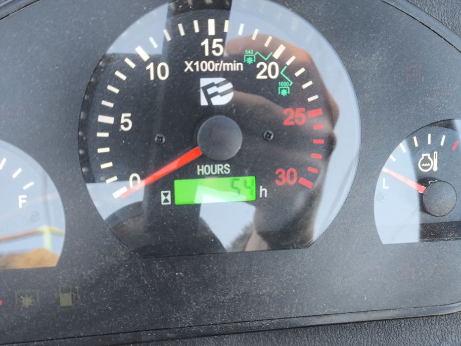 Продам трактор (Dongfeng 404 g2) і сг інвентар