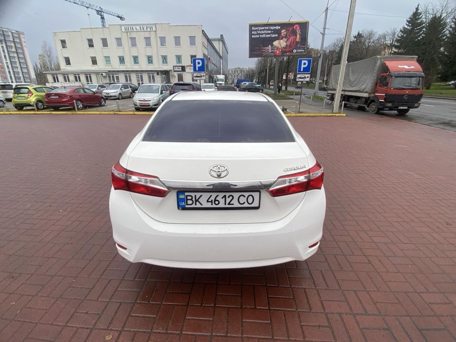 TOYOTA Corolla седан-В