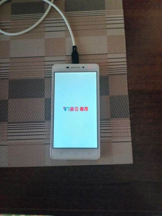 Продам смартфон Ленова