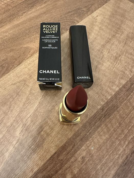 Chanel pomadka Rouge Allure Velvet 55 Sophistiquee