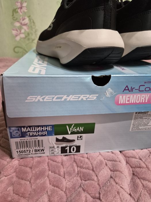Кросівки Skechers 40 р. (41р.)