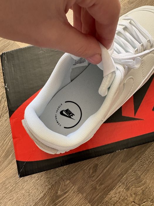 Нові кросівки Nike, білі, 39 розмір