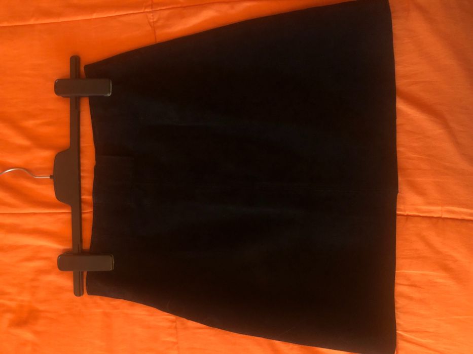 Minissaia preta de cintura subida