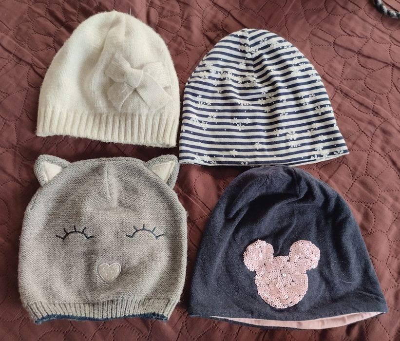 Czapki cienkie i grube (4sztuki)