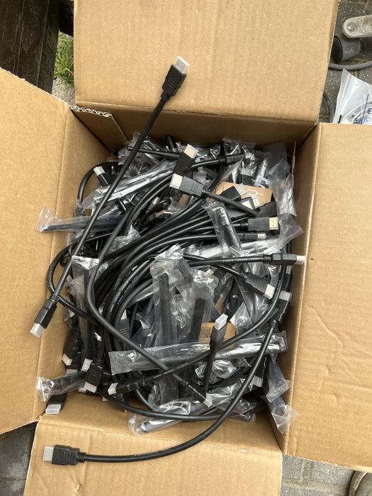 Mini kable hdmi oraz anteny do routerow karton