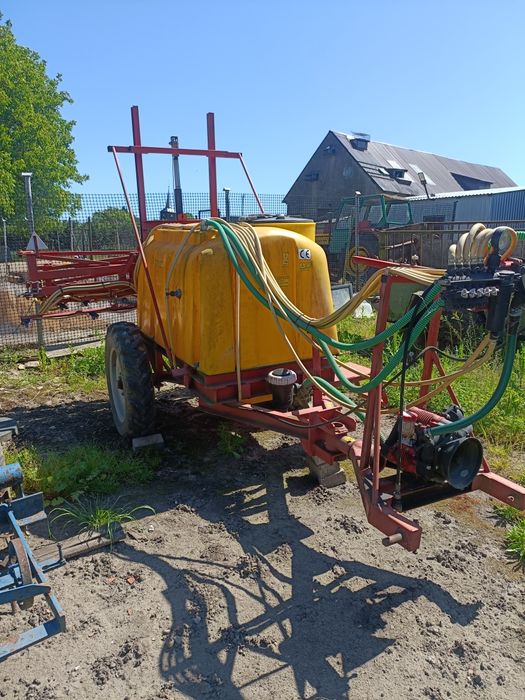 Opryskiwacz ciągany 1200l