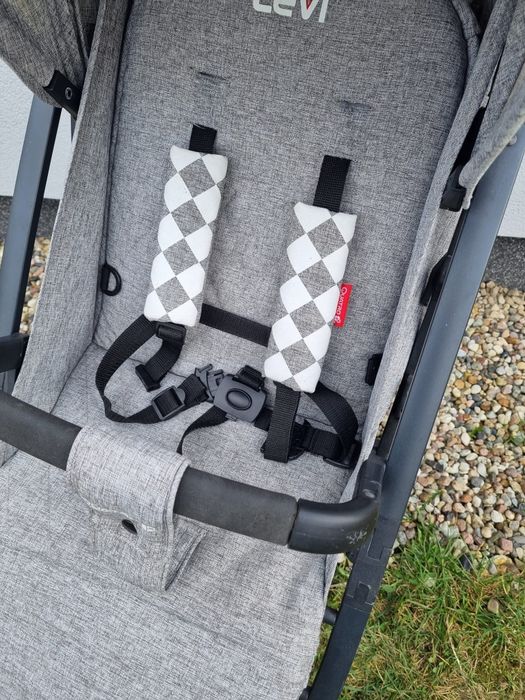 Wózek spacerowy Levi Quatro lekki składany z dodatkami