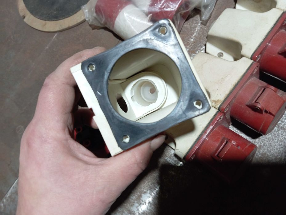 Продам евро резетки 380 в