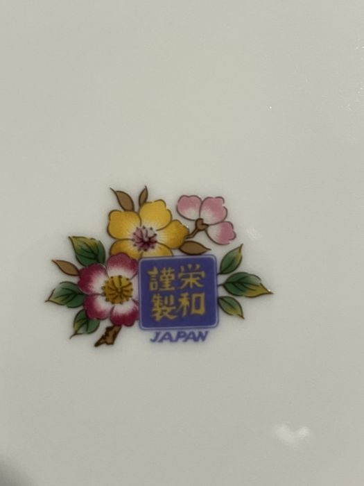 Prato japonês de porcelana