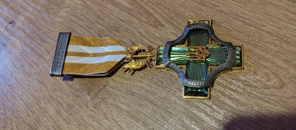Знак нагрудний Украйна