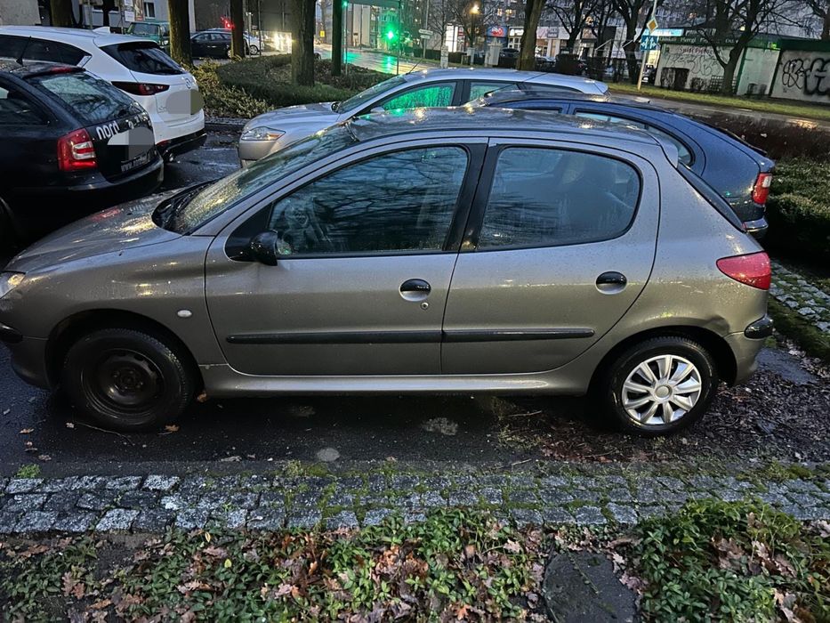 Peugeot 206  1.1 benzyna , mocno doinwestowany