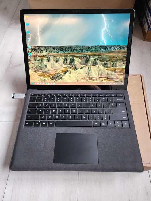 Microsoft Surface Laptop 2 - 13.5" i7-8650U 16Gb / 512Gb SSD (1769)