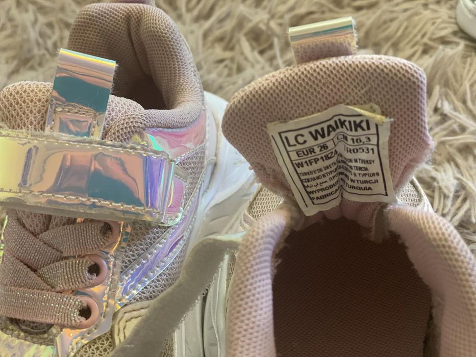 Взуття для дівчинки