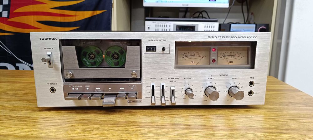 Кассетна дека Toshiba PC-230D  (відео роботи ! )