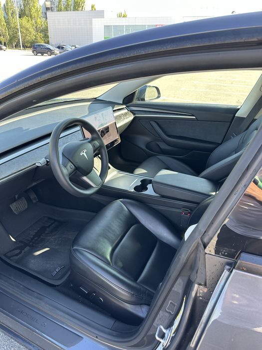 Продам Tesla model 3