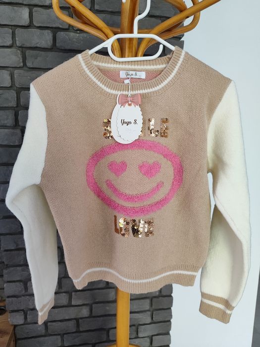 Nowy sweterek dziewczęcy 152