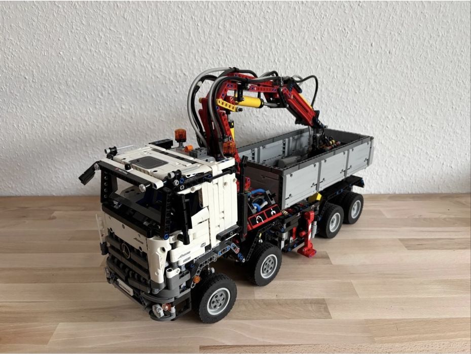 Lego technic Mersedes-Benz Arocs 42043