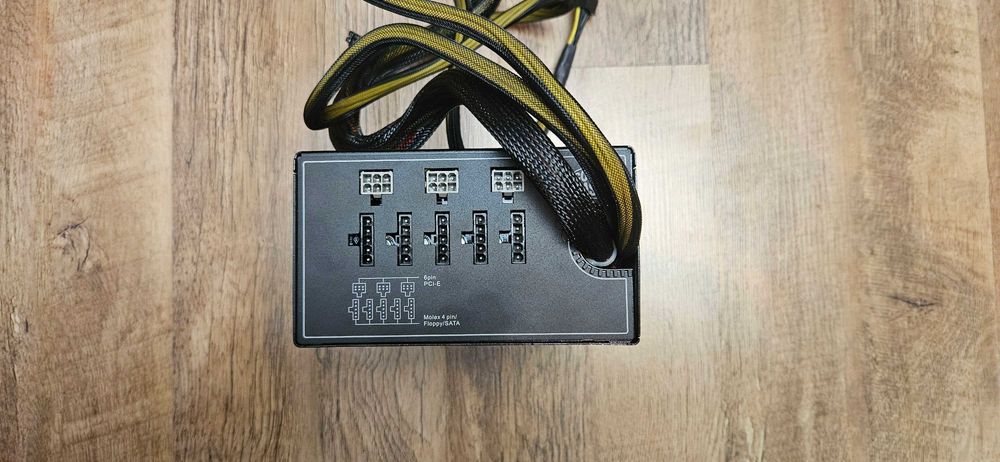 4 Zasilacze komputerowe 1000W z okablowaniem - uszkodzone